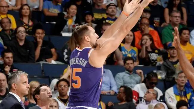 西蒙斯|从无人问津到夺得NBA总冠军，NBA球星安德森的翅膀掠过了浩瀚的征程