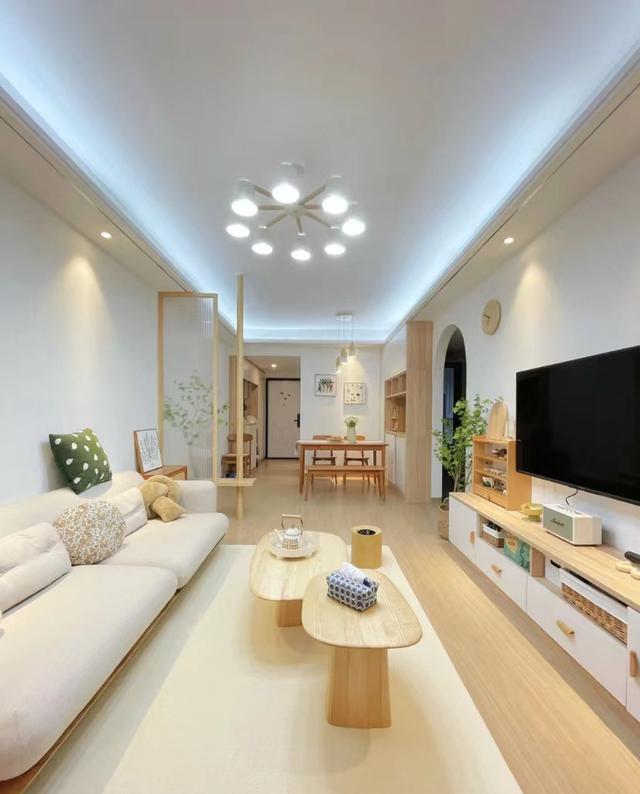 年轻夫妇拒绝“过度装修”,把75小家装修得堪称教科书,超有品味