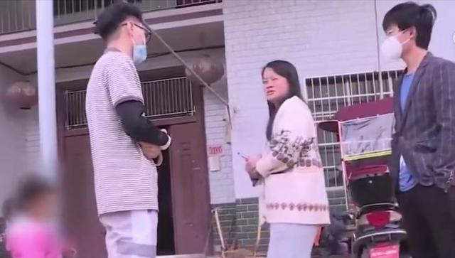 丈夫去世,女子改嫁后把儿子的微信删除电话拉黑,声称是生活所迫