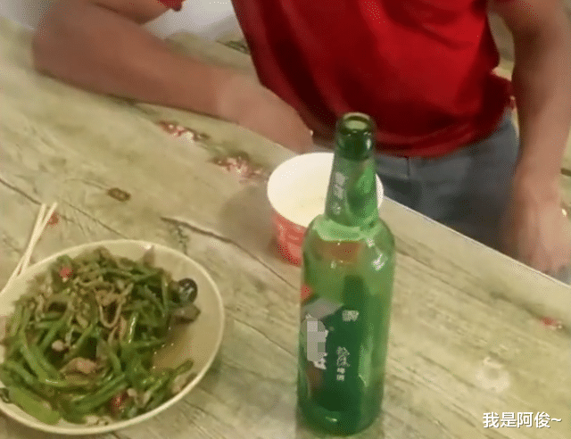 湖北大叔花5元点午餐,跟老板商量把吃剩的放冰箱,老板深受触动