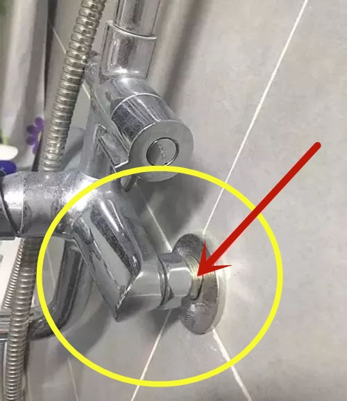 不懂水电位置的人还敢装修?差了一厘米简直是灾!我家就吃过大亏