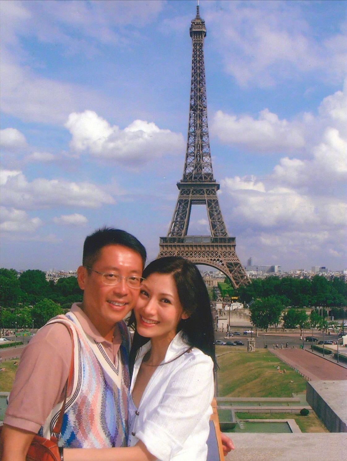 李嘉欣|52岁李嘉欣深夜晒美照营业,满面红光贵气十足,淡妆出镜好真实