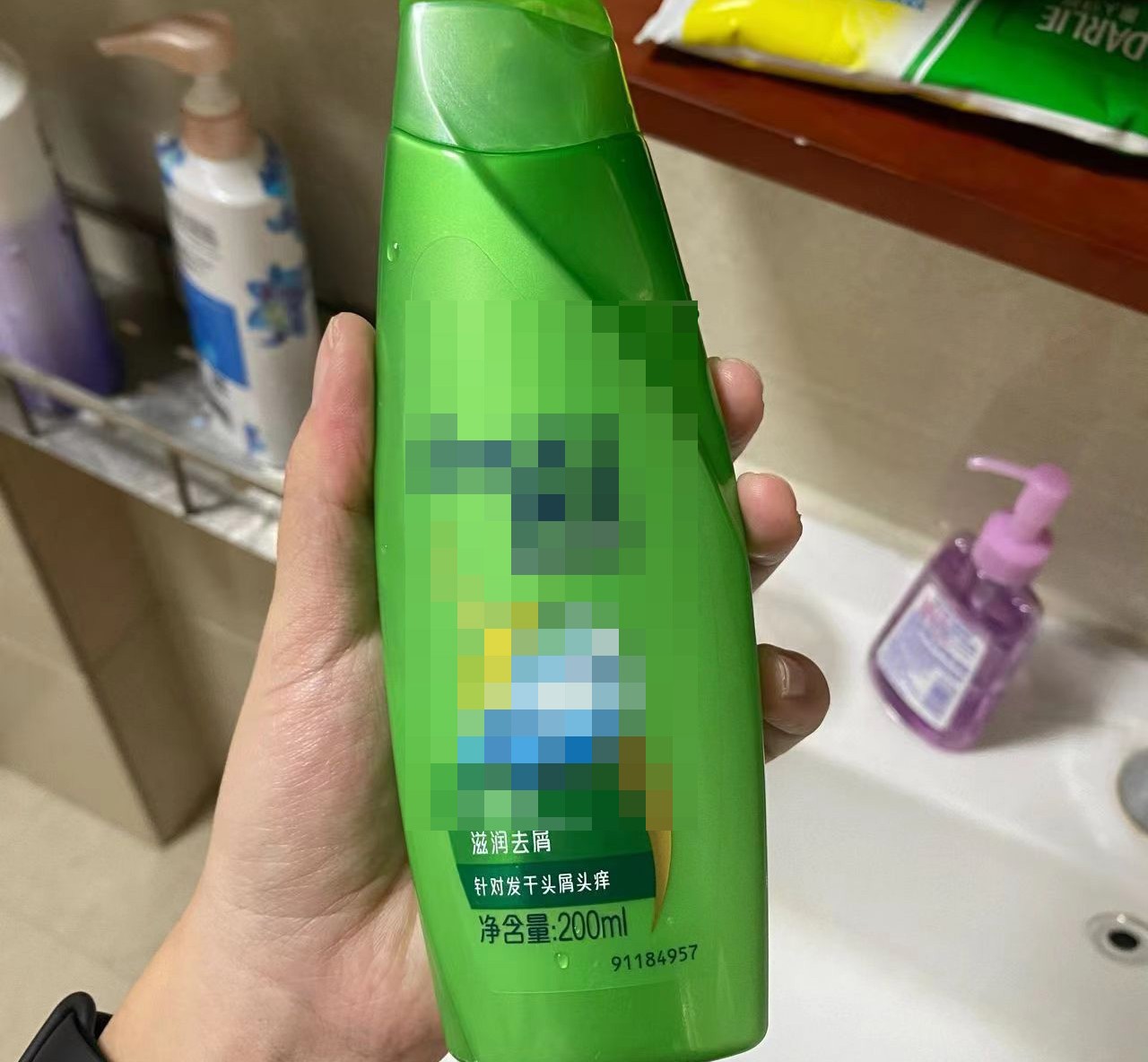 沙宣 警惕!超市洗发水红黑榜:阿道夫越洗越越油,口碑差,沙宣香味重