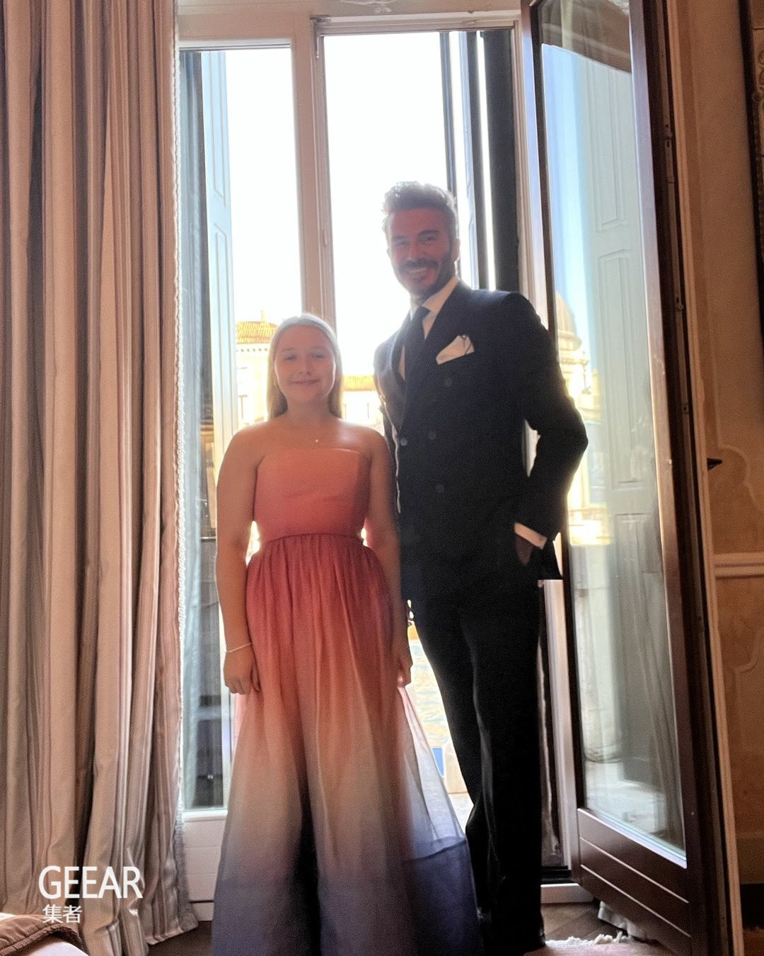 哈珀·贝克汉姆|贝克汉姆女儿小七身穿小礼服现身意大利!