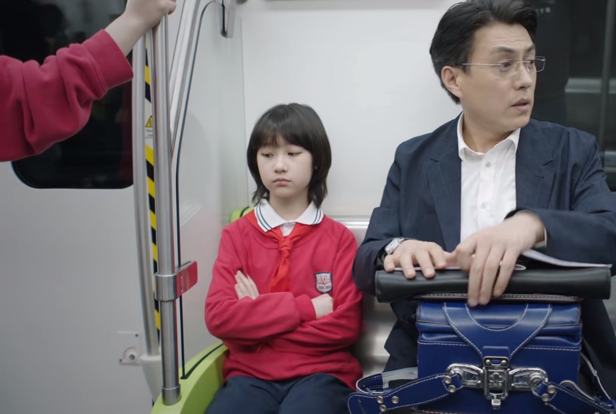 张子枫|靳东力捧，《底线》为影视圈发掘一个00后好演员，张子枫有队友了