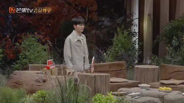 芒果这档“自由发挥”的综艺，彻底撕下了明星们的“社交假面”！