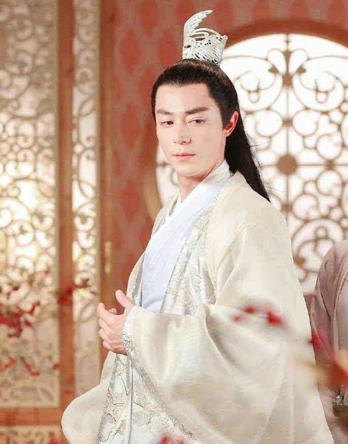 配音|影版《花千骨》被嘲：陈都灵造型演技被吊打，男主刻意模仿霍建华