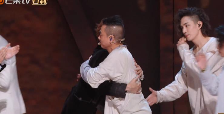 仁科|陈小春部落无悬念逆袭，杜德伟终于赢了，仁科“废话文学”太好笑