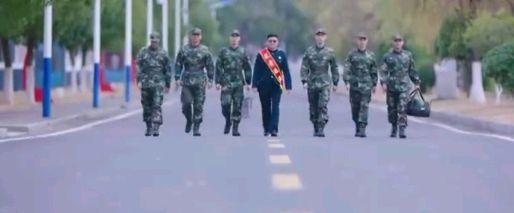 退休|《号手就位》中，一级军士长郎班长退休后，享受什么待遇？