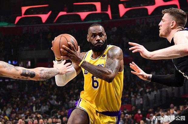 勒布朗·詹姆斯|耻辱惨败！詹姆斯26+8+4，打破NBA纪录，解说：詹姆斯应努力刷4万分
