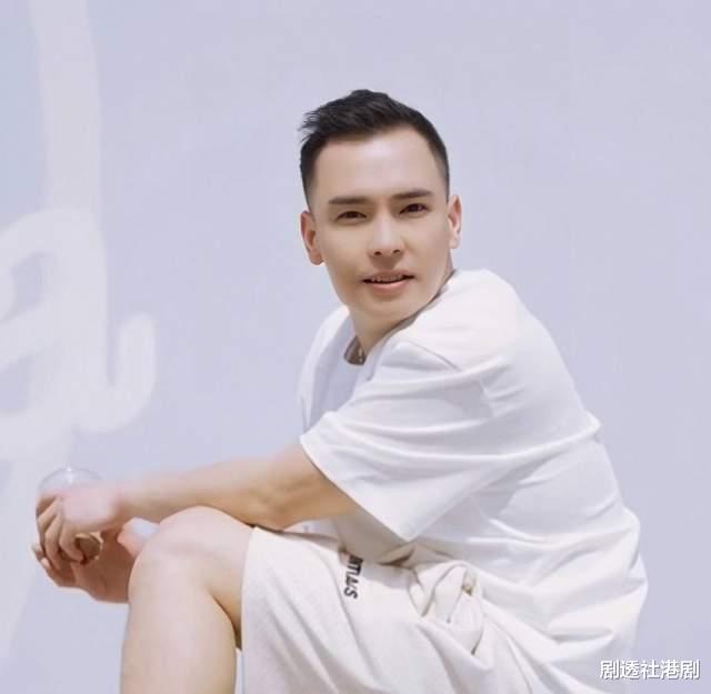 张柏芝|张柏芝37岁弟弟低调复出！转行做网红，身材健硕长相依旧帅气