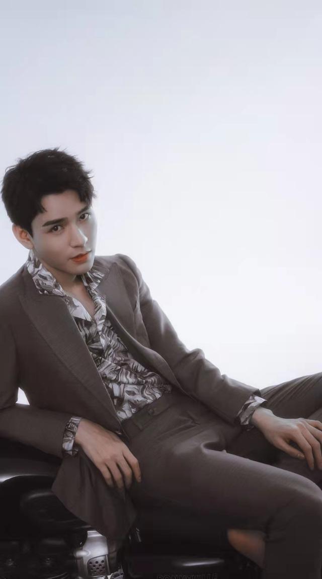 王一博|龚俊截胡王一博代言：晋升成功新顶流的第一步