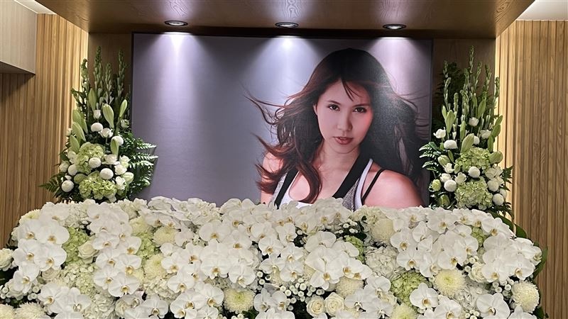 余天|余天仍深陷丧女伤痛,余祥铨晒家人聚餐照,中秋节余苑绮永远缺席