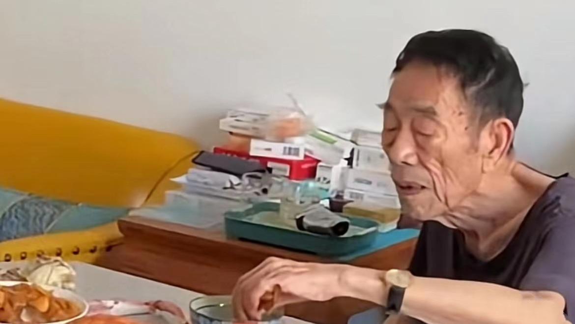 杨少华|网曝杨少华生命进入倒计时，吃饭无力需保姆抱，杨伦情绪激动回应