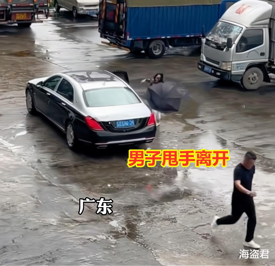 女子雨中拼命挽留,男友将她推倒头也不回:她拿他的钱养别的男人