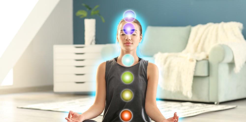 冥想|贾浅浅：《冥想》赏析，我打坐时，呼吸完成了一个大周天