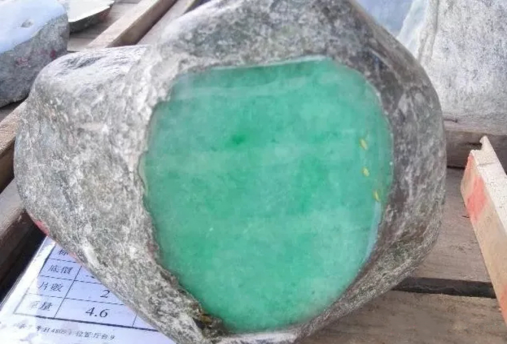 翡翠|翡翠原石:小白如何在翡翠原石中夹缝求生,收藏这一篇就够了!