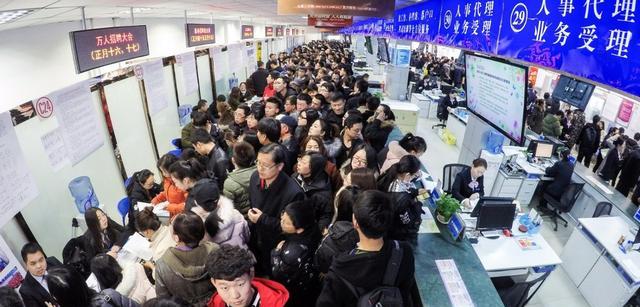 招聘|“铁路局”招聘开始啦!三类学生如果符合条件,有可能被优先录取