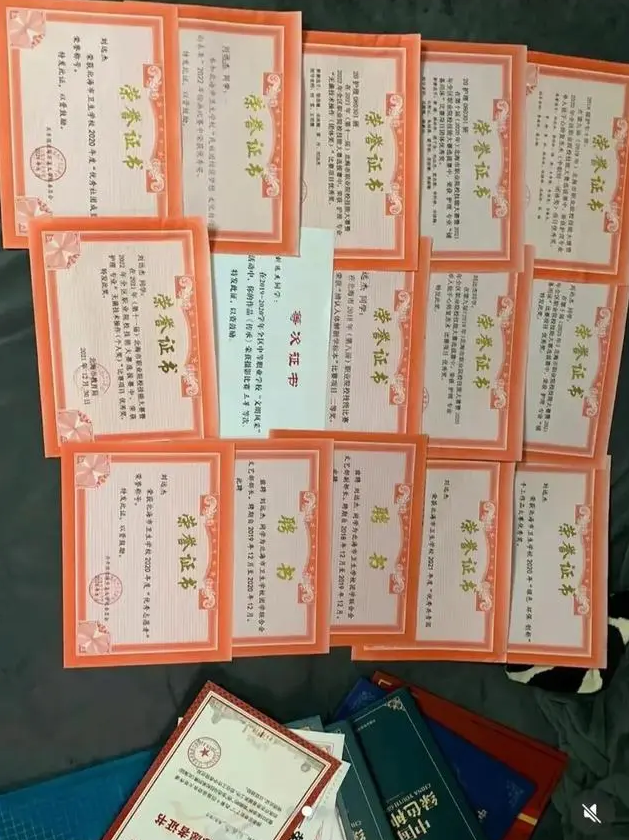 求职|满满的荣誉不如一纸文凭?专科生发文吐槽,五年青春只是一堆废纸