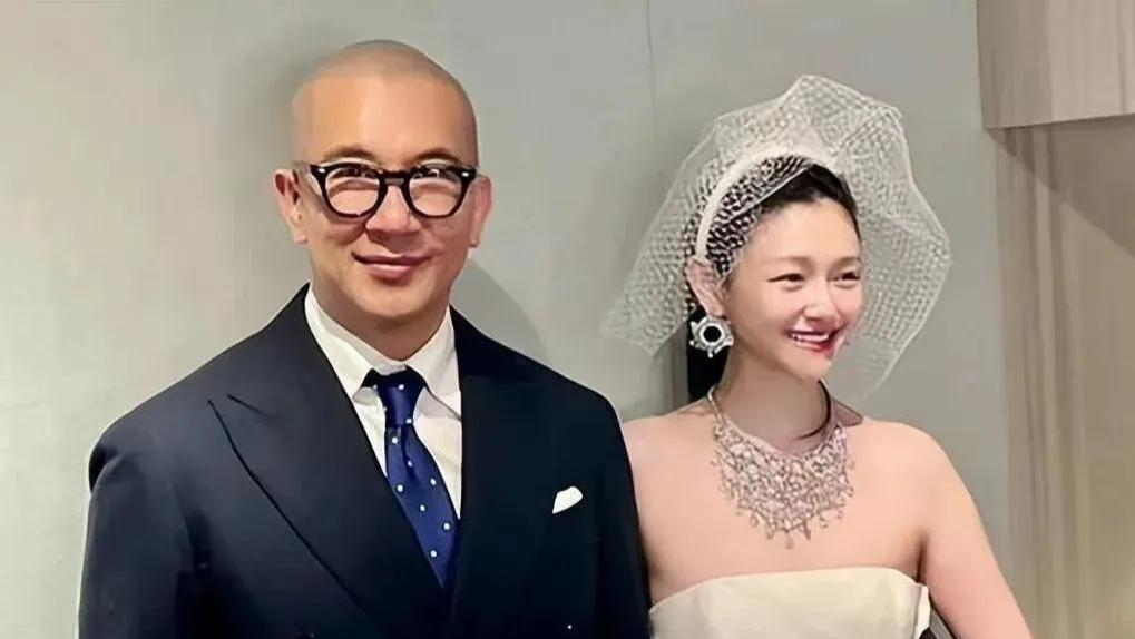 具俊晔|具俊晔演出床垫砸头，扔家具，主要表达三点含义，张兰给出评价