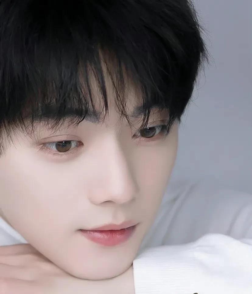 鹿晗|内娱有名的几位“双眼皮”男星，鹿晗的最标准，朱一龙龚俊精致