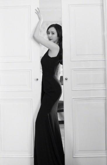 杨幂|明星变美花样多，杨幂用假屁股垫，倪妮贴反了假眉毛