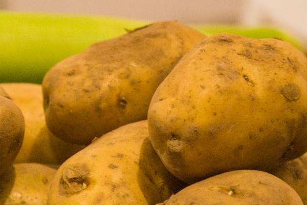 脱发|肝不好的人,多吃“2红”,少碰这3物,让肝舒舒服服,养出好肝