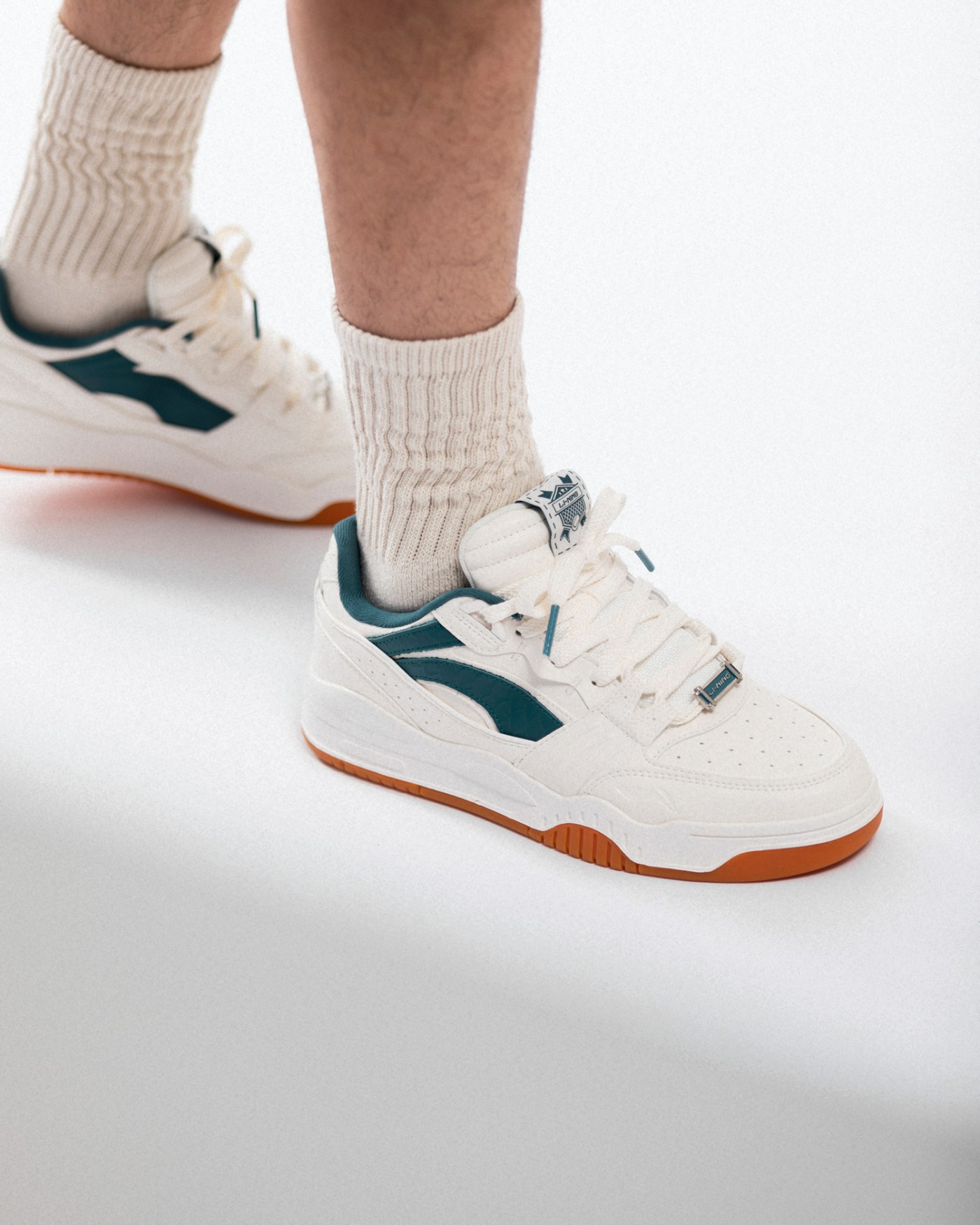 8 月鞋圈别这么刺激好吗!第一双就是王炸!看完价格不淡定了!