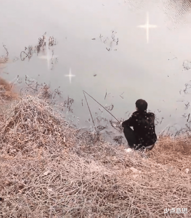 |一女子心情不好，趁男子钓鱼直接扔砖头，“就想干点不是人的事”