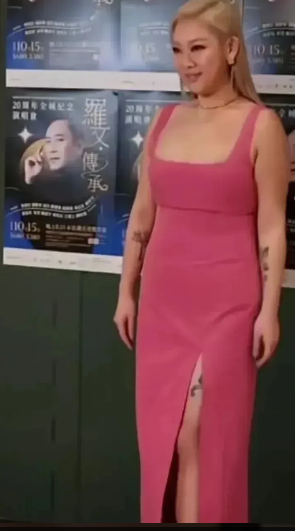 郑欣宜|郑欣宜,看到昔日胖嘟嘟的她如今的模样,太让人心疼了。