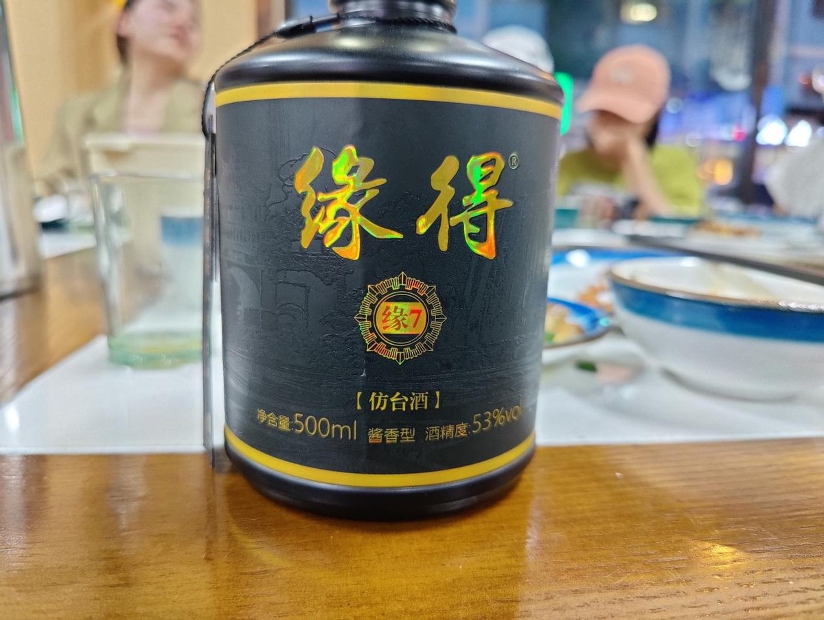 山东7旬邹大爷,25年前埋9瓶33度茅台,如今打开竟然“面目全非”
