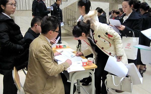 西装|大学生求职个人简历上什么最“值钱”，学生会经历不值一提，收藏