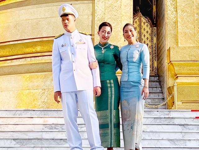 小王子|王室“三姐弟”感情深厚,和睦相处氛围融洽,公主合影挽着提帮功