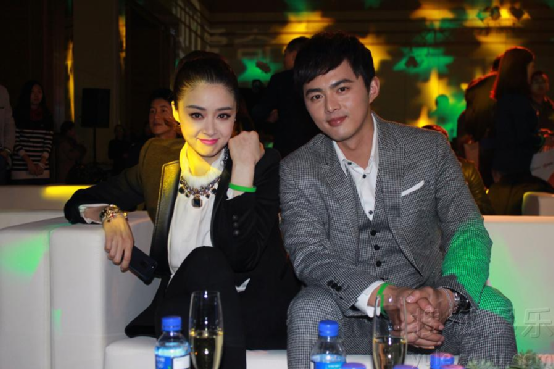 蒋欣|wenno: 黄晓明离婚后新恋情首曝光,网友祝福:如果是她,必须祝福