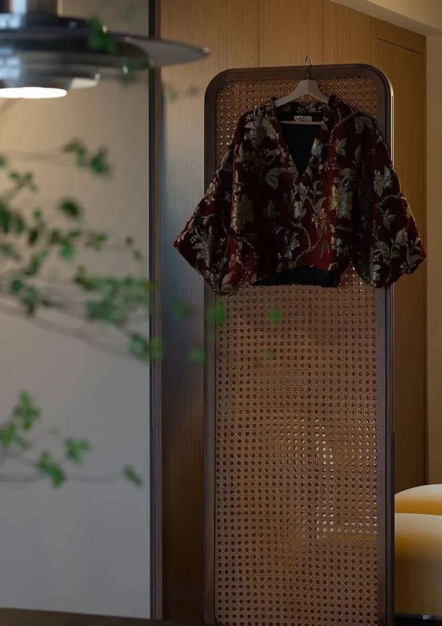 坚持摒弃客厅,不买沙发茶几!这对夫妻的家,成了装修界的教科书