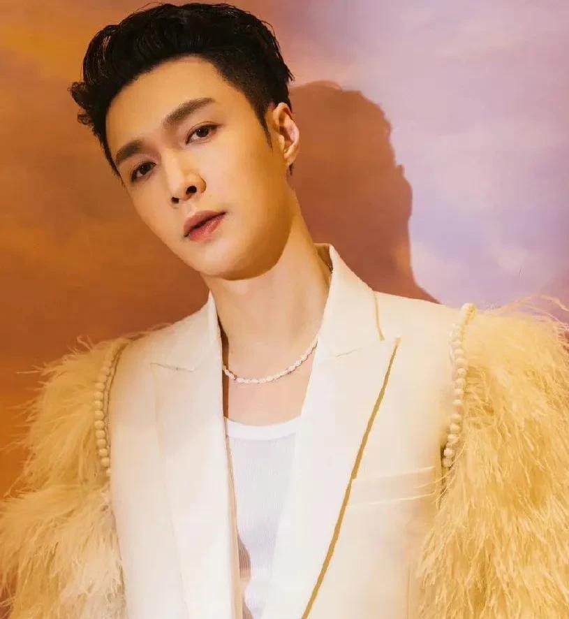 肖战|最适合戴“项链”的几位男明星：王一博李现霸气，肖战精致又矜贵