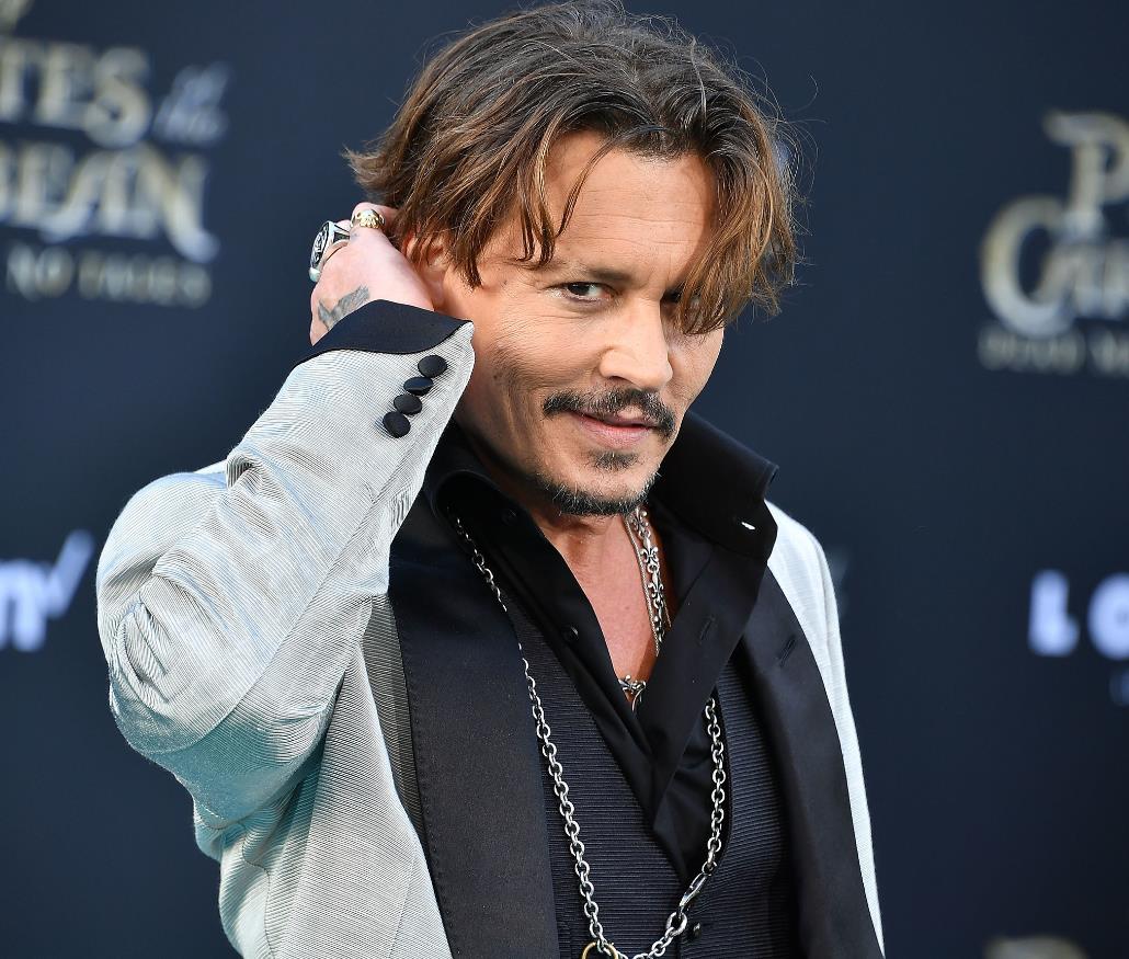 基地|约翰尼·德普--杰克船长的财富和浪漫生活让人们羡慕