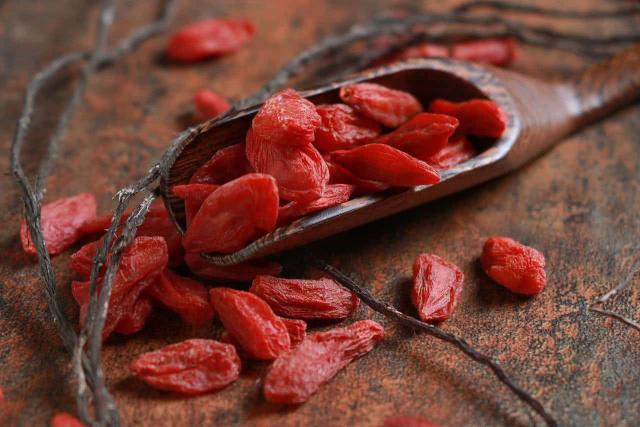 黄芪|黄芪、枸杞和红枣一起泡水喝,气血双补,但这类人不适合饮用