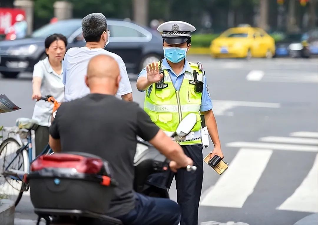 交警为什么越来越少查驾驶证了!交通部:新型查车方式出现!