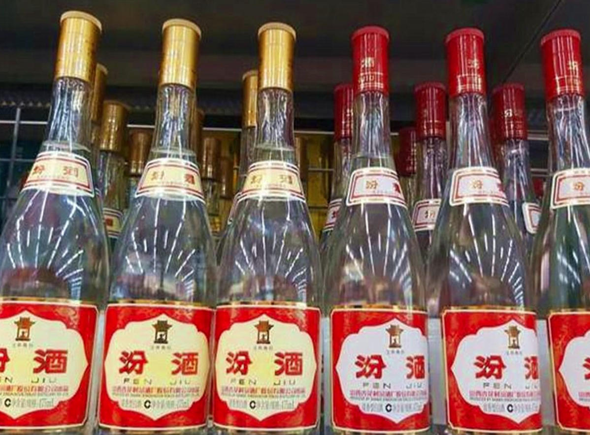 酒圈“怪象”，普通人追捧高端名酒，行家却偏爱这4款“便宜酒”