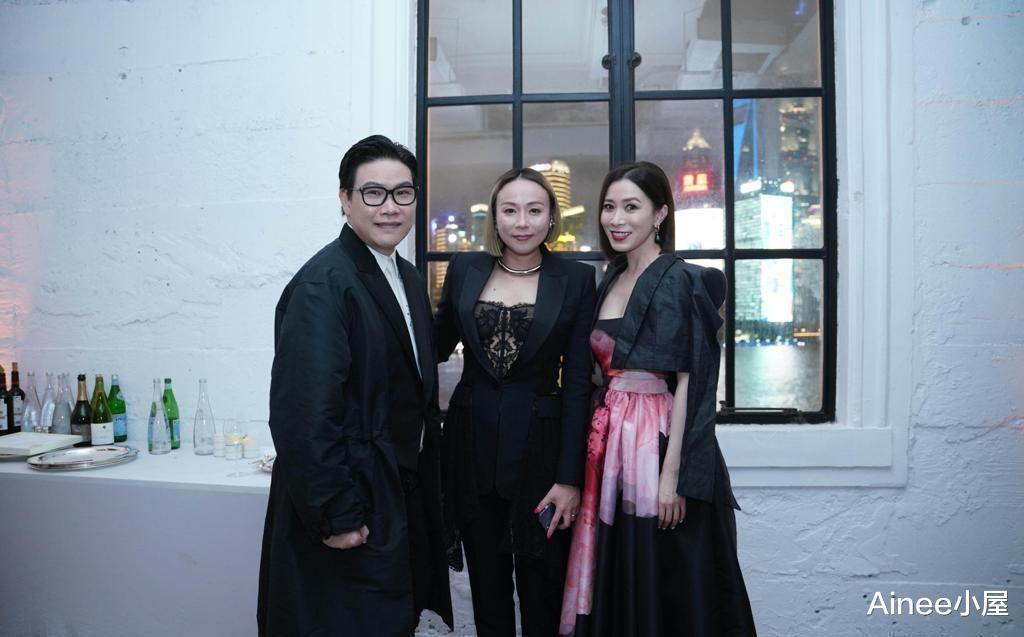 穿衣搭配 苏永康妻子挺高调的，穿拼接西装配蕾丝内搭，不对称短发好吸睛