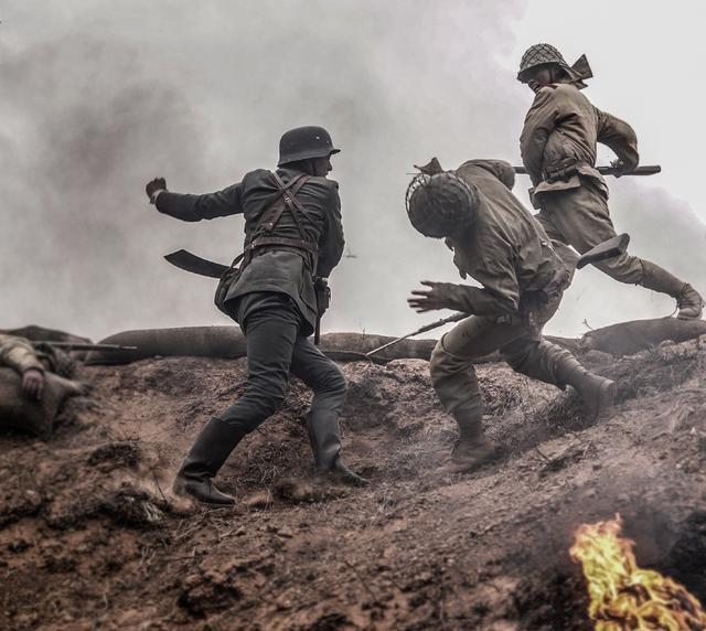 高露|一部小说改编的高评分下饭剧来了,帅气男与飒爽女开启守护之旅!