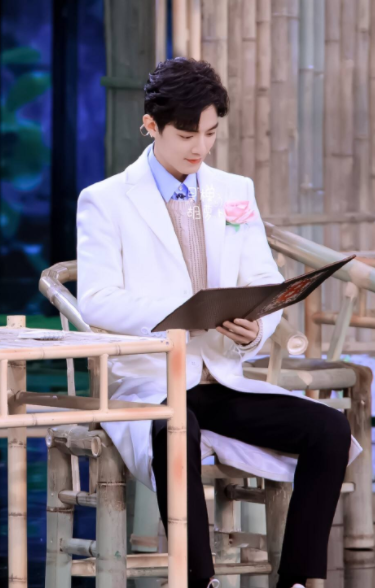 肖战|肖战遗憾缺席虎年春晚, 今年他选择陪伴家人,年夜饭太丰盛