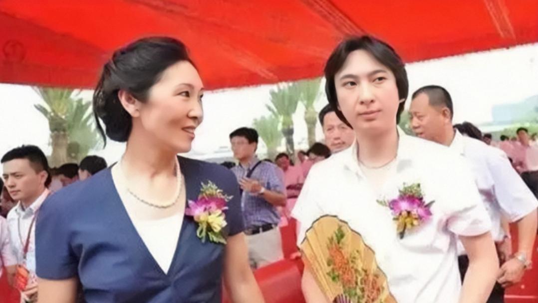 王思聪|王思聪高干家庭背景曝光，外公和爷爷都是干部，父亲并非白手起家