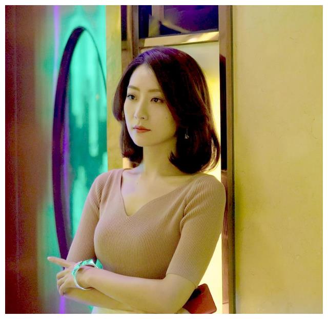 白冰|演员白冰:与模特丁一闪婚,离婚后独自带娃,如今36岁仍单身