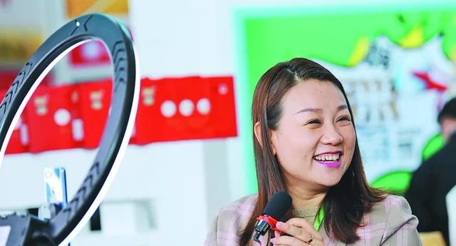 全职妈妈|宝马做洗碗工月薪1600非常开心!全职妈妈,背后现状让人心酸