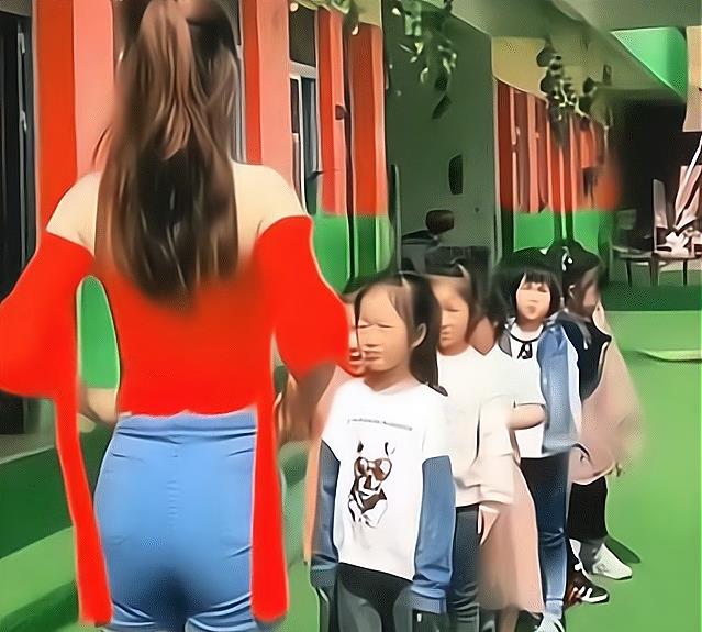 陈萌|大衣哥新儿媳陈萌开启带货惹争议,网友:下一个陈亚男?