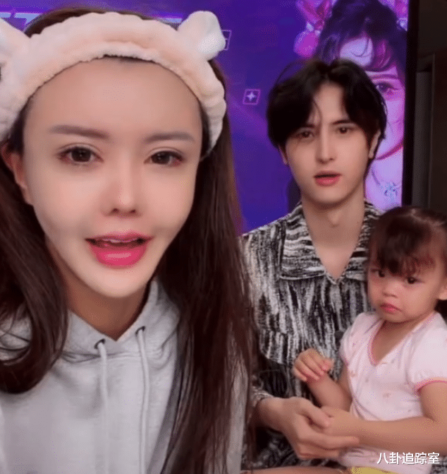 韩安冉|自信过头？韩安冉直播关美颜，皮肤黑法令纹明显，扬言已经很美了