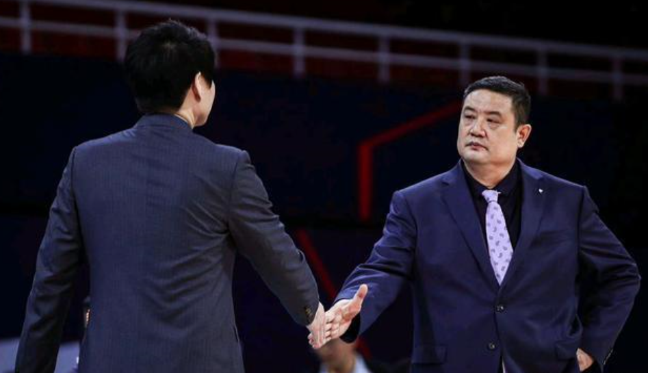 山东男篮|巩晓彬又无缘！山东争议决定，进季后赛后得过且过，宫鲁鸣不放手