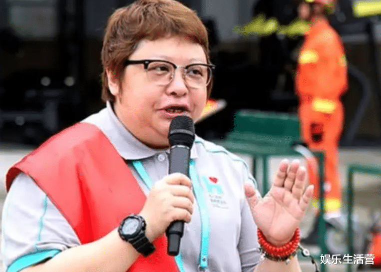 肖战|众星驰泸！肖战捐款100万，粉丝也捐款，曾称：力量凝聚打到点上